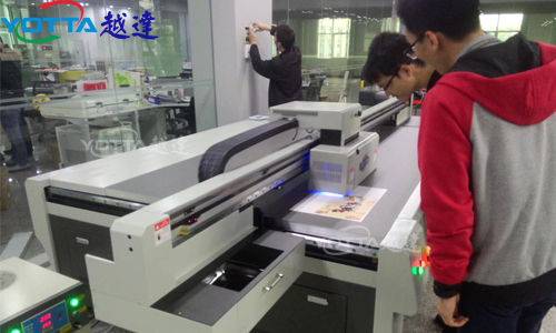 東莞王生成功訂購YD-F2513R4 UV平板打印機(jī)