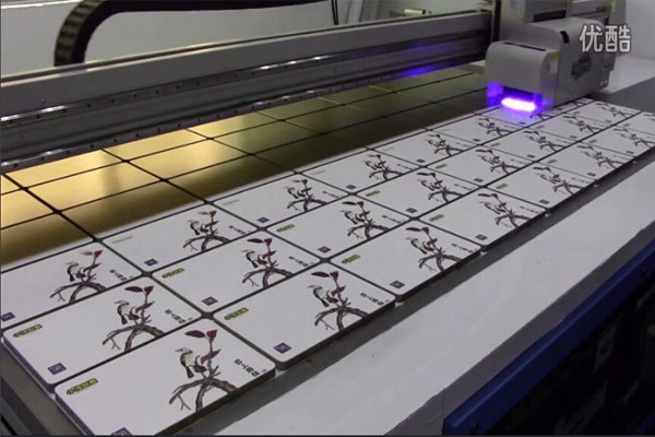 越達(dá)彩印制作鐵質(zhì)禮盒樣品打樣全過(guò)程